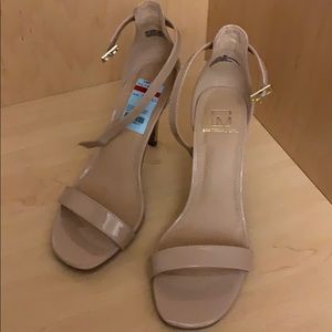 NWT 7.5 nude heels